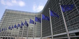 Bruselas da un ultimátum a España porque no aplica la directiva europea en materia laboral